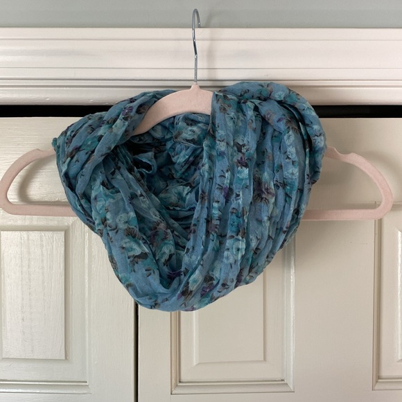 Blue Flowered Ruffled Flower Scarf - Picture 4 of 8